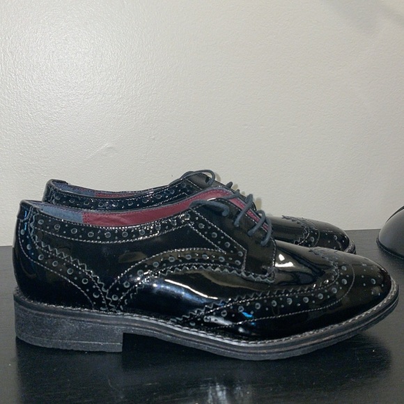 Line A Zeta Black patent leather wing tip shoes.  Size 37/6.5. - Picture 4 of 11